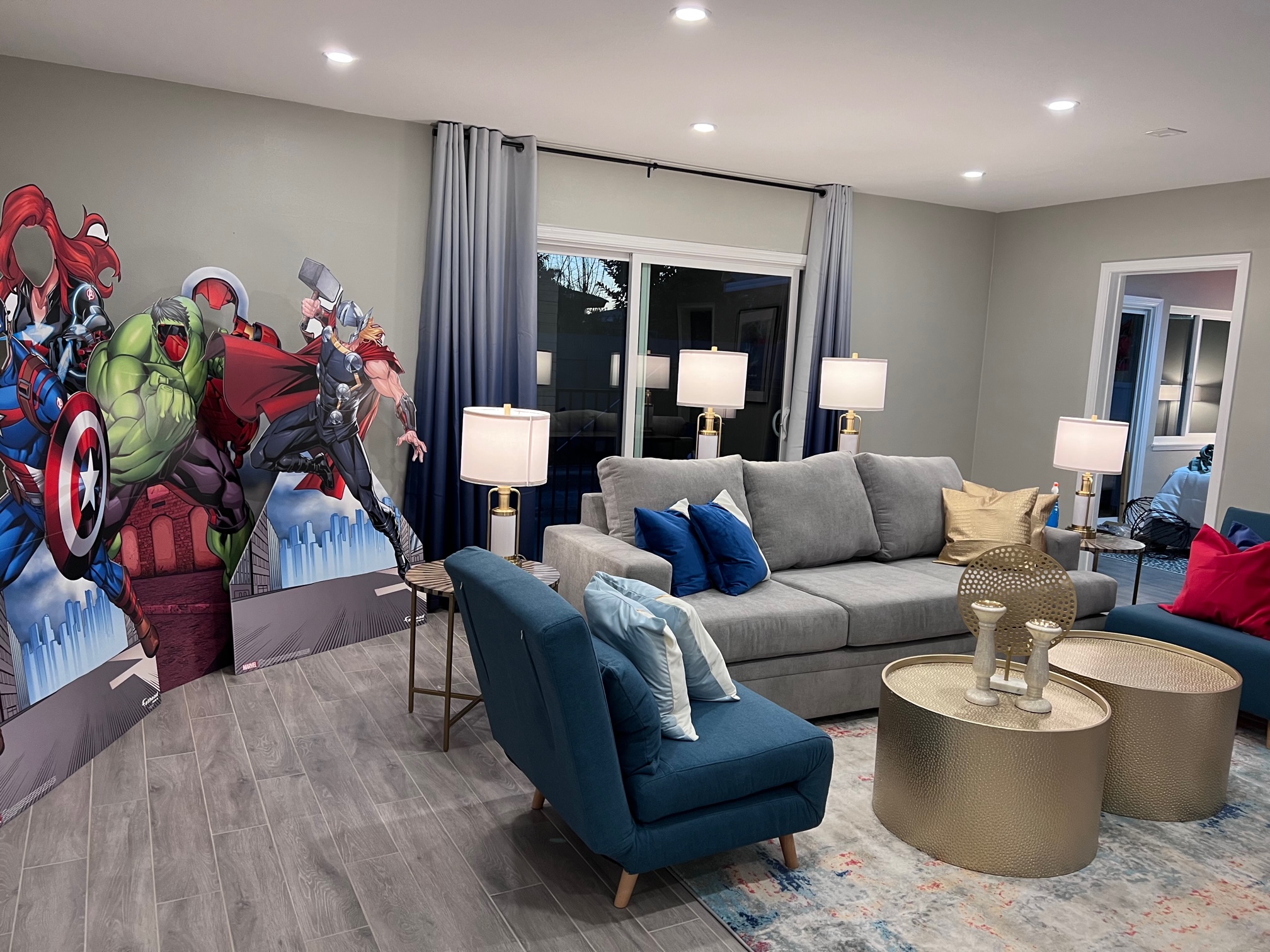 希少 MARVEL アベンジャーズ タペストリー ラグ disney ソファカバ Vacation Condos in Anaheim California | Disney Short Term Rentals